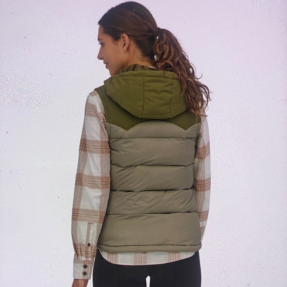 Patagonia Bivy Navy and Tan Hooded Puffer Down Vest - Picture 11 of 12